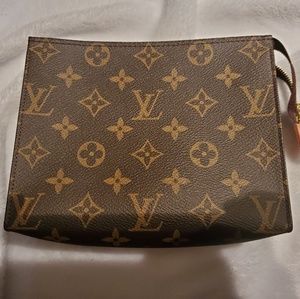 Hard to find Louis Vuitton Pouch Toiletry 19